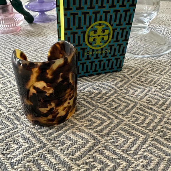 Tory Burch tortoise shell cuff bracelet - Picture 3 of 7